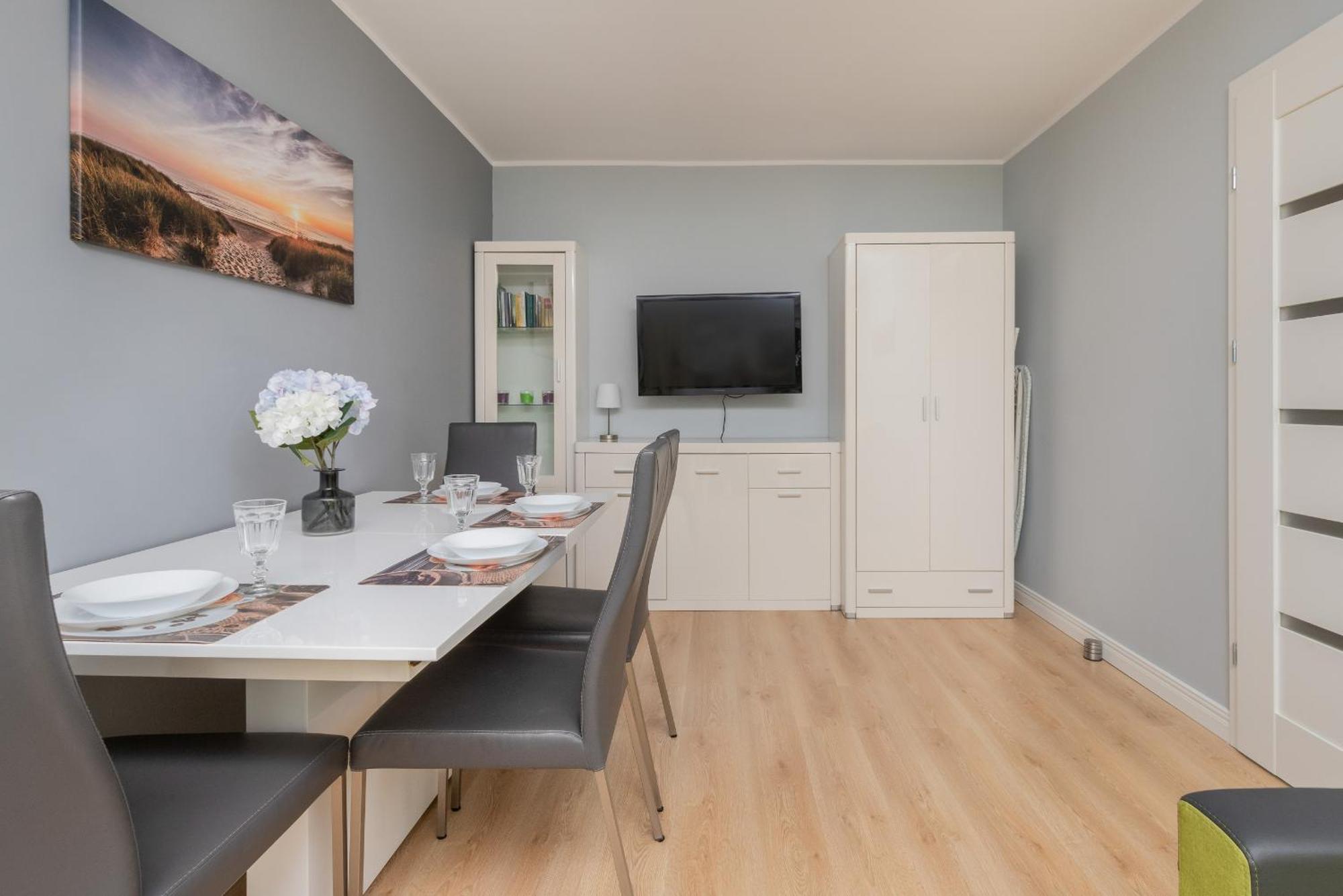 Unique With A Balcony In By Rent Like Apartment *